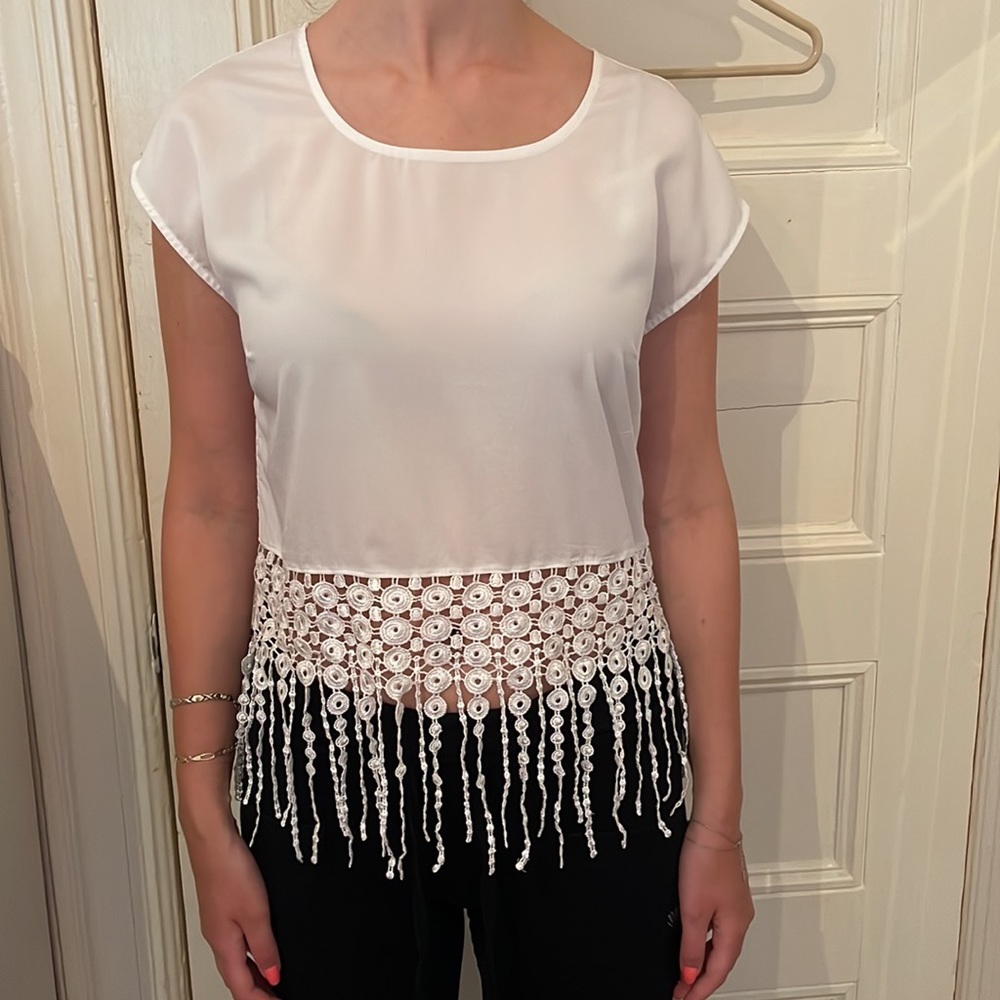 White short sleeve slightly cropped blouse with fringes
